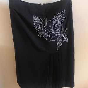 Black shirt with white outline flower